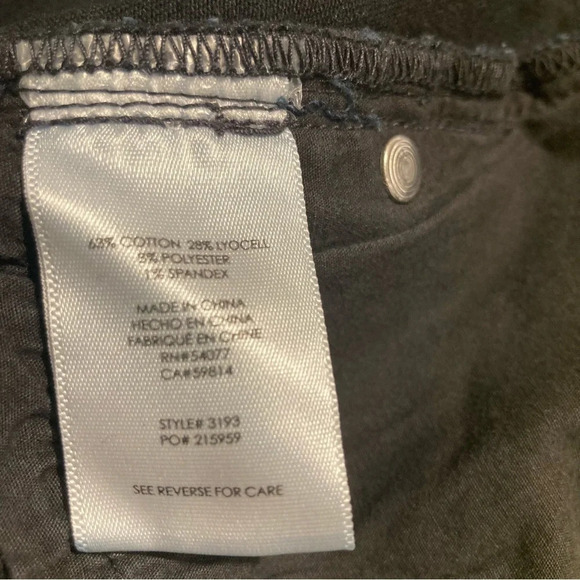 CABI Sz 32 Mid Rise Skinny Mid Wash Lightly Distressed Jeans - Picture 9 of 12